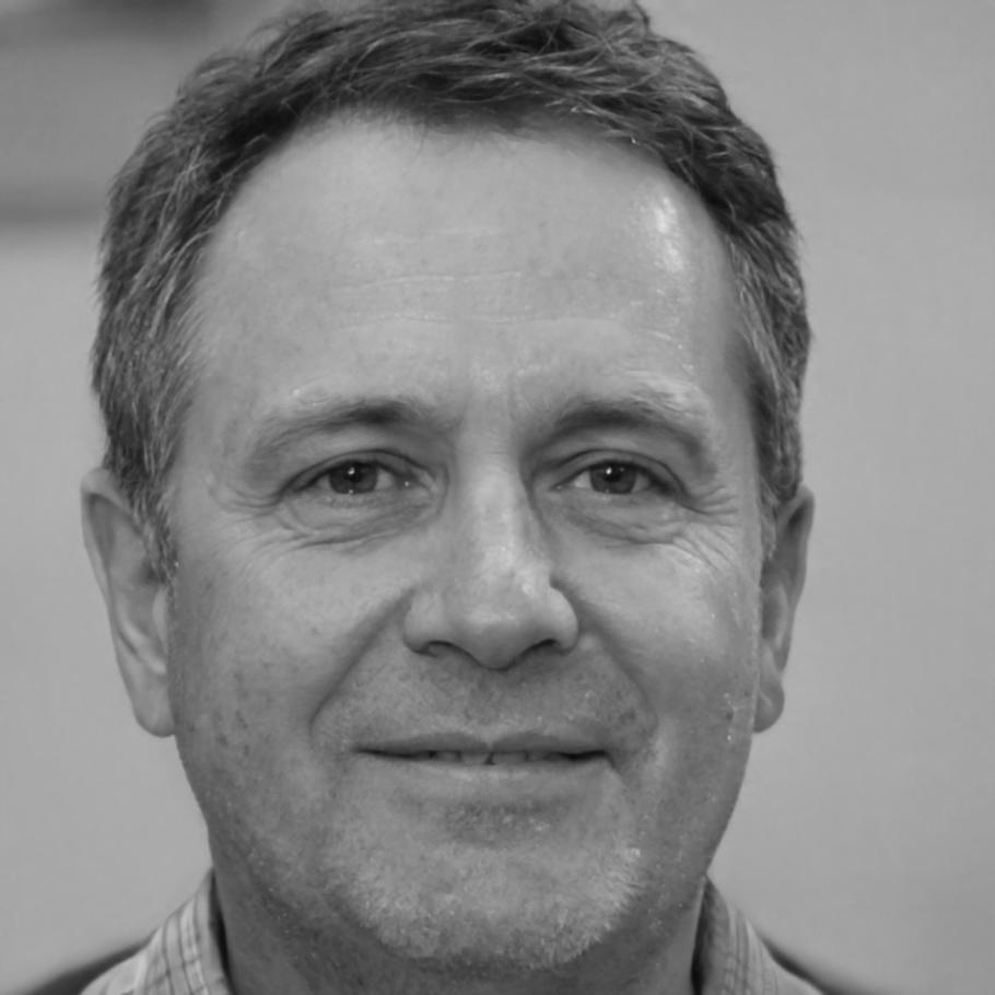 Portret specialist dezvoltare personală Mihai Popescu